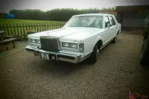 AMERICAN LINCOLN TOWNCAR