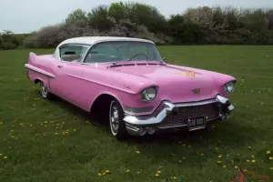  1957 CADILLAC PINK/WHITE 