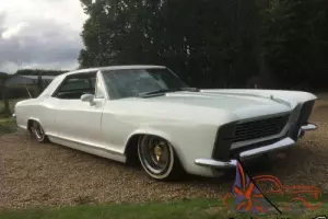 1965 2 Door Buick Riviera Lowrider on Hydraulics .
