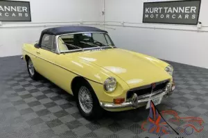 1969 MG MGB 1969 MGB ROADSTER. PALE YELLOW WITH BLACK TRIM.