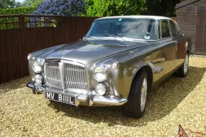 STUNNING EXAMPLE OF A 1972 ROVER P5B COUPE- 3.5 LTR AUTO