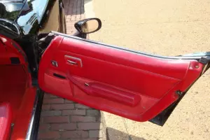 Chevrolet : Corvette 2 door t-top