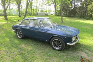 1969 ALFA ROMEO GTV 1750 ORIGINAL CAR RUNS AND  DRIVES GREAT NICE INTERIOR