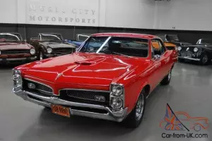 LOOKS AND DRIVES LIKE A NEW CAR