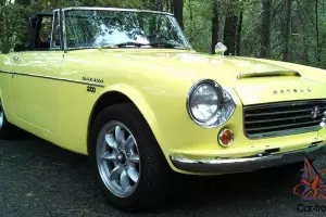67.5 Datsun 1600 updated with KA24/ 5-speed