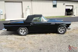 Ford VICTORIA 2 DR HT