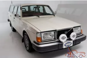 Rare 1977 Volvo 245DL Wagon Manual