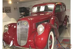 Willoughby Coach Builder - Comes With Trunk and Luggage