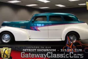 1939 Pontiac Silver Streak --
