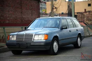 Mercedes-Benz : 300-Series base