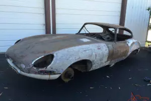 Jaguar : E-Type two door
