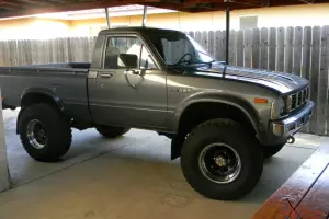 81 82 83  Toyota SR5 4x4 truck EXCEPTONAL NEW ENGINE/Transmission/Paint