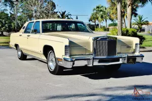 You are looking at the best 78 Lincoln Towncar 460 v-8 sunroof 26,166 miles mint