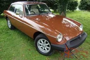 MG B GT 1.8 BROWN RUBBER BUMPER 1980
