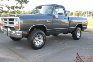 1987 Dodge Ram W100 4x4 318 V8 Short Bed 4 Speed Manual Transmission Granny Low