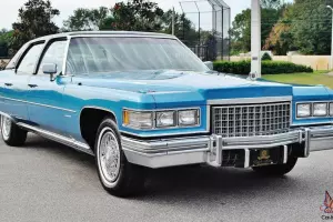 Cadillac : Fleetwood Sedan