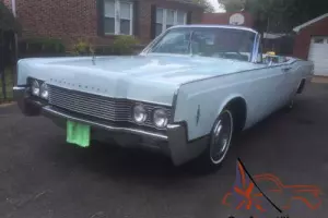 1966 Lincoln Continental Photo