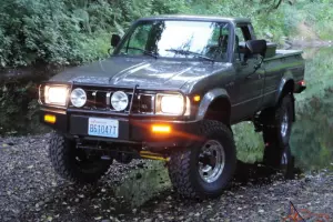 1983 Toyota 4x4 SR5 Long Bed Pickup Hilux 22R ARB Low miles Beautiful Truck