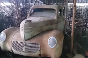Barn Find 1940'S Willys Deluxe Sedan Suit Restoration OR HOT ROD