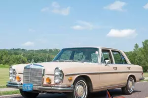 1973 Mercedes-Benz 200-Series