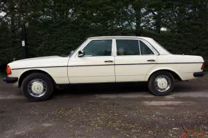 1986 Mercedes Benz 230E W123 saloon 5 speed automatic petrol, low mileage