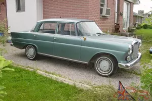 Mercedes-Benz : 190-Series 4 Door Sedan