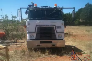 1978 International Mobile Home Moving Truck
