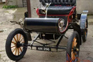 1903 Curved Dash Oldsmobile. Beautiful condition. 