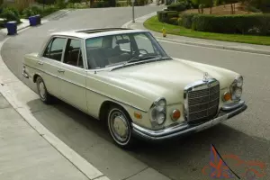 Mercedes-Benz : 200-Series bright chrome