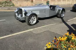 Ng tc v8 roadster