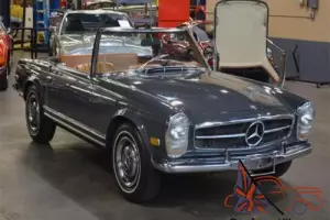 1967 Mercedes-Benz 250 SL -- Photo