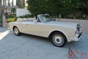 LOW LOW MILES! SUPERB! NICE OPTIONS Photo