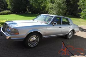 LINCOLN CONTINENTAL 1986 Photo