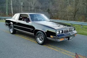 Oldsmobile : Cutlass Supreme Calais