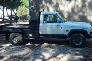 Jeep : Other Gladiator J3000