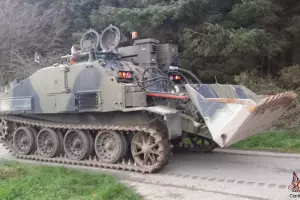 F.V 180 Combat Engineer Tractor, Tank MOD Millitary Vehicle Digger Excavator
