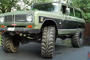 1973 1310 IH International Travelall, 4x4, 392 V8, Auto, Dana 70's, 44" Tires!!!