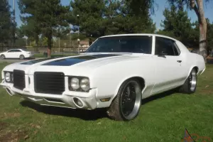 Oldsmobile : Cutlass Base
