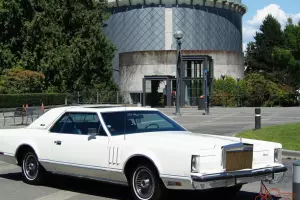 Lincoln : Mark Series Fully Loaded with Monochrome