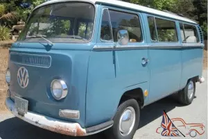  1968 VW Bay Window Deluxe 