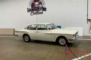 1961 Plymouth Valiant Photo