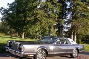 Lincoln : Mark Series Mark V Photo