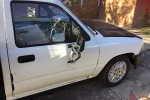 Toyota Hilux 1995 CAB Tray 5 SP Manual 2 4L Carb