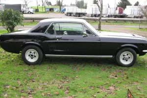 Ford : Mustang COUPE