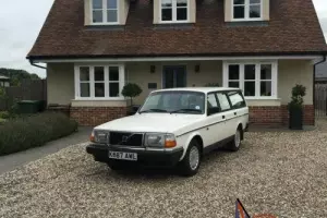 1993 VOLVO 240 SE WHITE