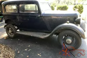 1933 Plymouth Deluxe 6
