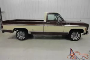 CHEVROLET / PICKUP/ CK1500 / GMC / LOW MILES