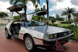 1983 DeLorean dmc12