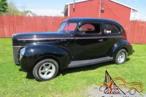 1940 Ford SEDAN DELUXE