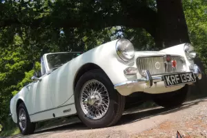 MG MIDGET1972 RWA WHITE, CHROME BUMPERS . ROAD TAX EXEMPT!